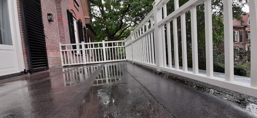 Foto 4 van Balkon,hekwerk,baluster,vide,veranda,hout,balustrade,leuning