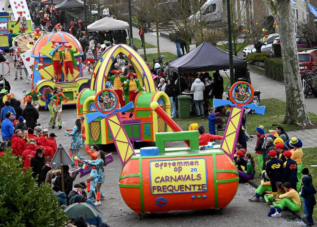 Loopgroep Carnaval | Wagen , Radio , muziek , Molen , Podium, Ophalen, Carnaval, Overige maten, Zo goed als nieuw