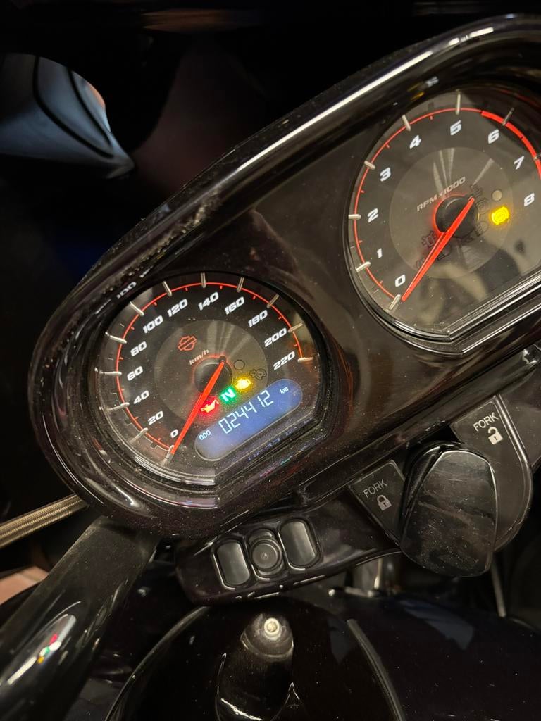 Foto 8 van Harley Davidson Roadglide CVO Mako shark fade