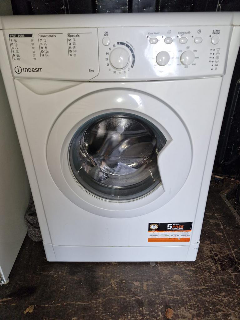 Indesit Wasmachine 5kg, Witgoed en Apparatuur, Wasmachines, Ophalen of Verzenden, Zo goed als nieuw, 1200 tot 1600 toeren, 85 tot 90 cm
