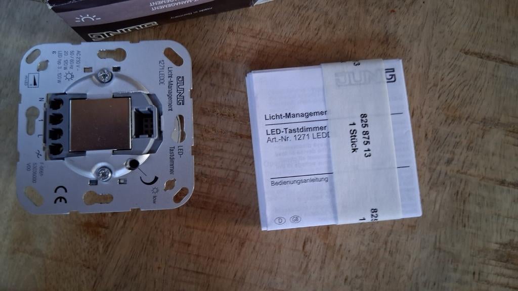 Nieuw JUNG LED Tastdimmer 1271 LED DE + Afdekplaat lS serie, Ophalen of Verzenden, Nieuw, Schakelaar