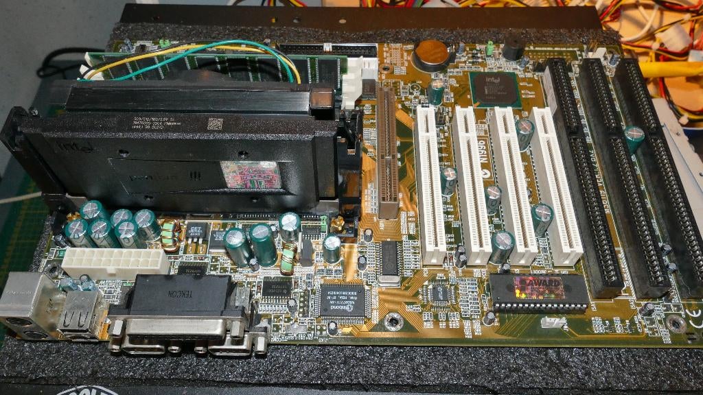MSI | MS-6119 | 440 BX Moederbord | Slot 1 | 500 Mhz | 256MB, Computers en Software, Vintage Computers, Ophalen of Verzenden