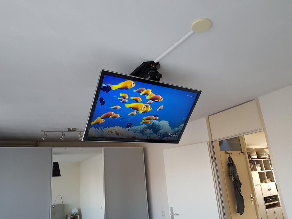 Samsung 37" UE37D5000 HD TV met elektrisch kantelsysteem, Ophalen of Verzenden, Gebruikt, Minder dan 50 cm