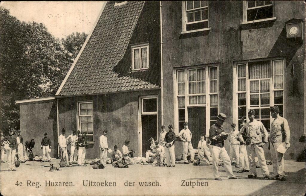Zutphen - 4e Reg. Huzaren - Uitzoeken der wasch, Ophalen of Verzenden, Voor 1920, Gelopen, Gelderland