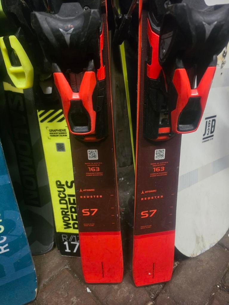 163cm ATOMIC REDSTER S7 WOODCORE TITANIUM, 160 tot 180 cm, Ophalen of Verzenden, Zo goed als nieuw, Carve