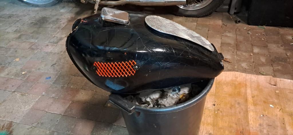 Kawasaki ltd 305 tank project, Ophalen of Verzenden