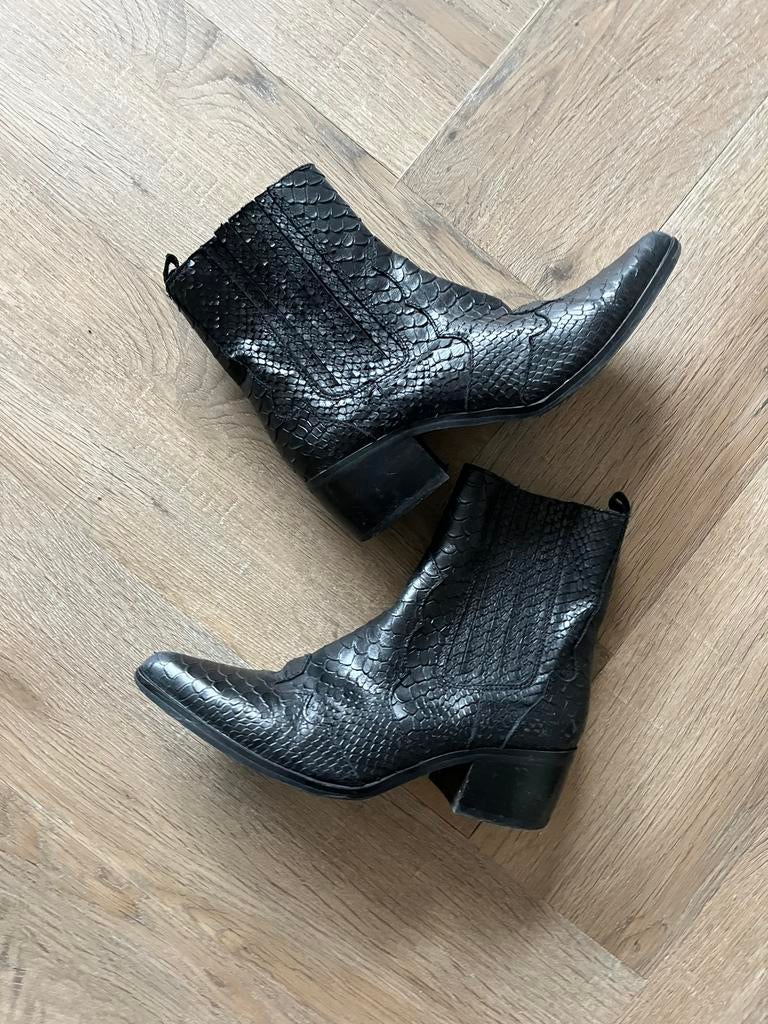 Enkellaarsjes met slangenleer maat 38, Kleding | Dames, Schoenen, Zwart, Lage of Enkellaarzen, Ophalen of Verzenden, Zo goed als nieuw