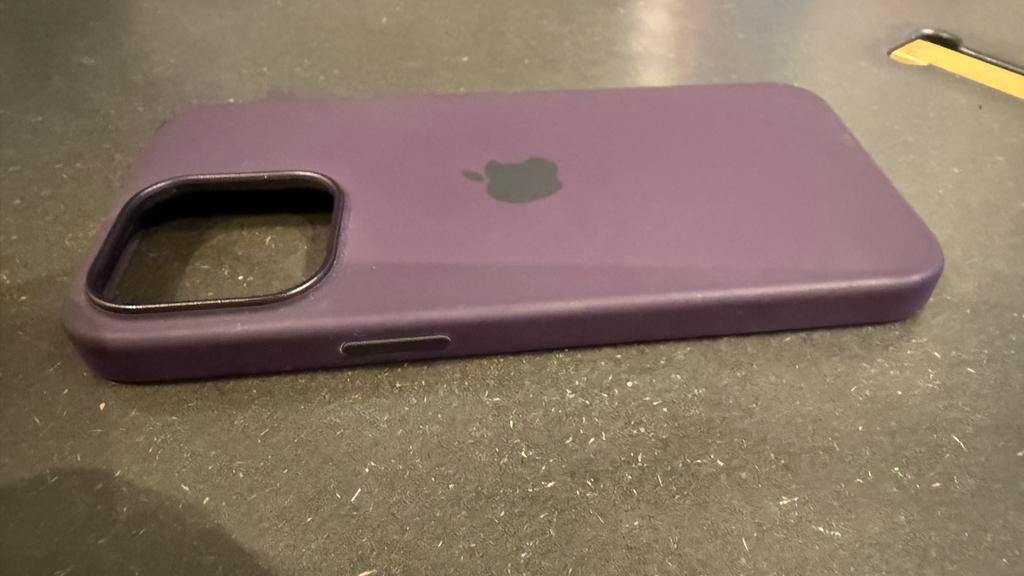 Purple silicone case iphone 14 Pro Max, Ophalen of Verzenden, Zo goed als nieuw, IPhone 14 Pro Max