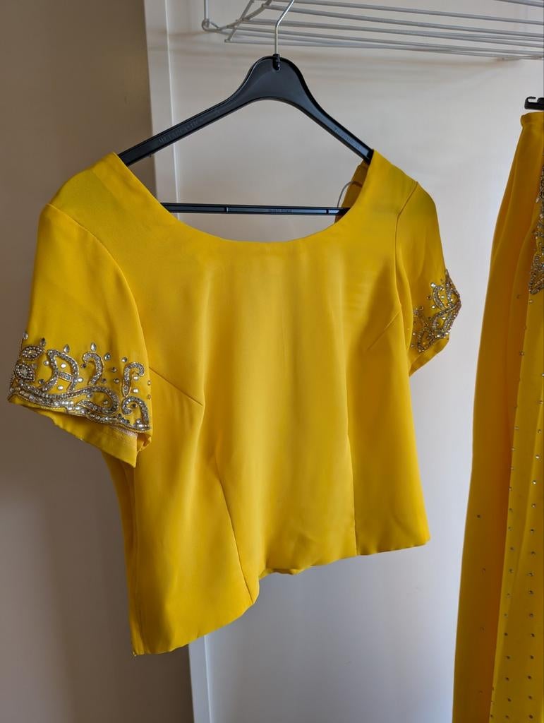 Gele sari, Hindoestaanse feestkleding, Kleding | Dames, Gelegenheidskleding, Ophalen of Verzenden, Zo goed als nieuw, Geel, Overige typen