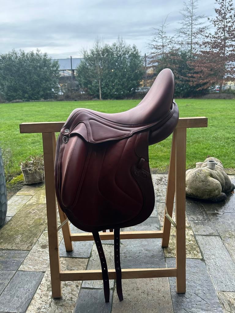 Cwd dressuurzadel bruin 17,5 inch, Ophalen of Verzenden, Zo goed als nieuw, Dressuur