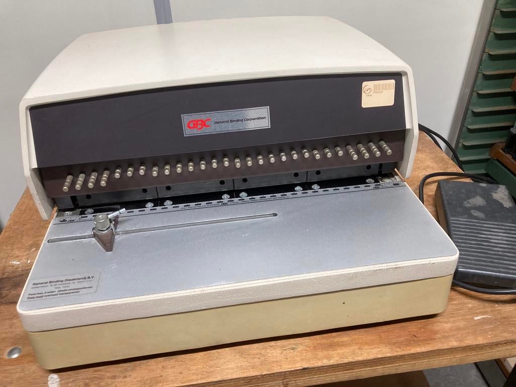 GBC inbindapparaat en sluitmachine met bindruggen, Hobby en Vrije tijd, Ophalen, Gebruikt