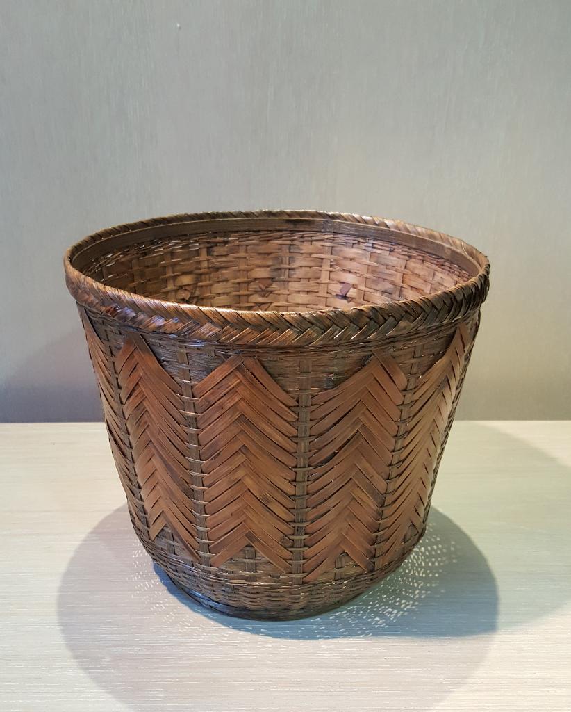 Vintage Bamboe Cache-Pot – Visgraatmotief – Jaren '70, Overige materialen, Gebruikt, Mand, Rond