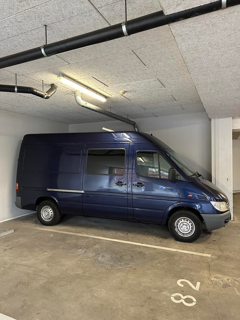 Parkeerplaats Stratum geschikt voor hogere auto’s/bus camper, Huizen en Kamers, Garages en Parkeerplaatsen, Noord-Brabant