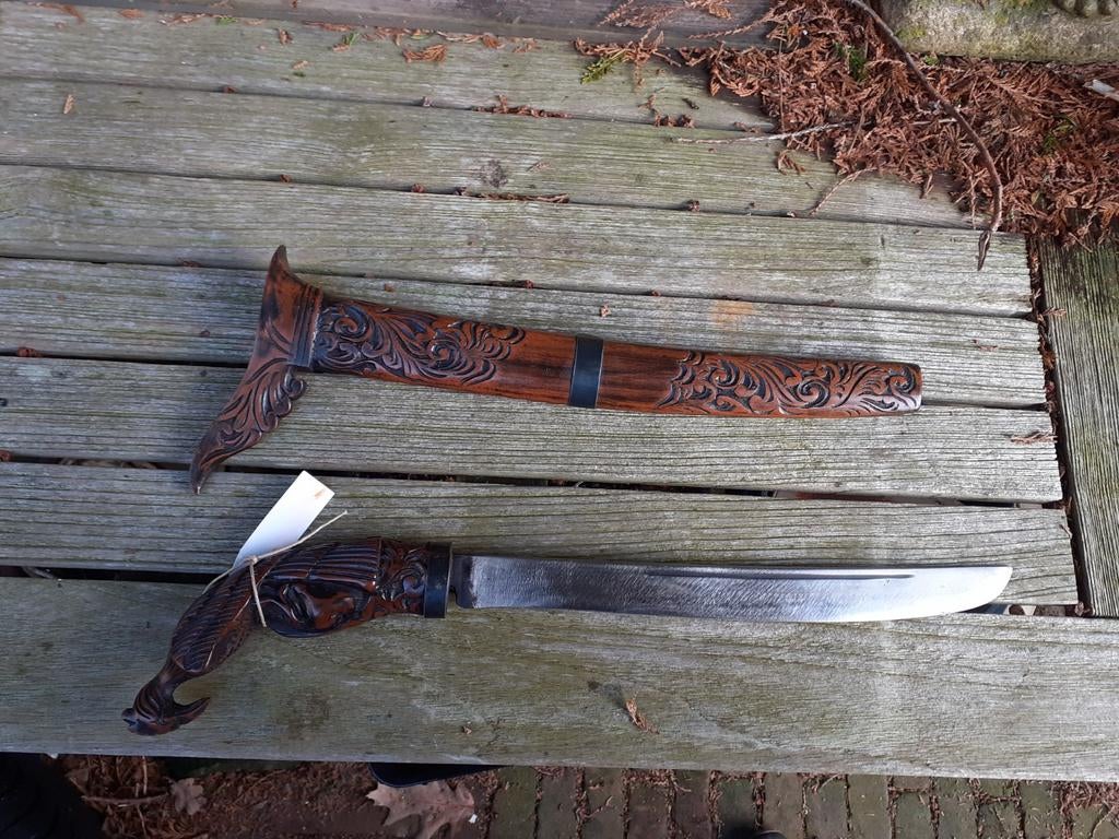 Indonesie, prachtige Golok met zeer fraai Houtsnijwerk, Verzamelen, Militaria | Algemeen, Ophalen of Verzenden, Landmacht, Mes of Dolk