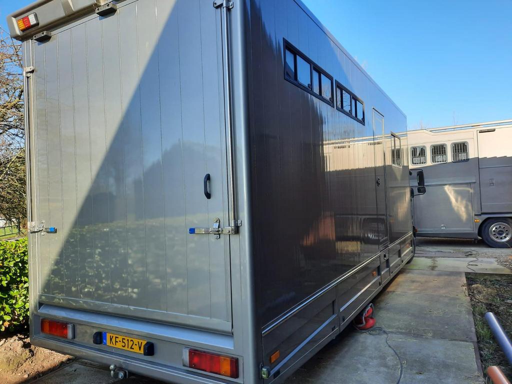 Prachtige MAN 4 paardsvrachtwagen, Dieren en Toebehoren, Paarden en Pony's | Trailers en Aanhangwagens, Ophalen of Verzenden, Zo goed als nieuw