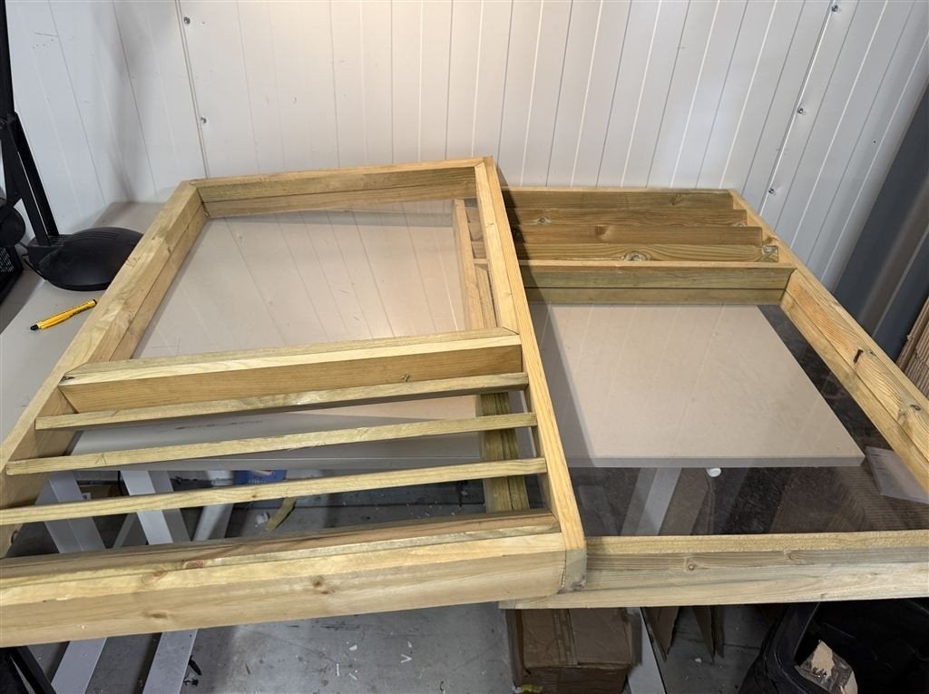 twee stuks Stalraam met plexiglas en ventilatie gaten, Doe-het-zelf en Verbouw, 75 tot 150 cm, Deurkozijn, Nieuw, Ophalen of Verzenden