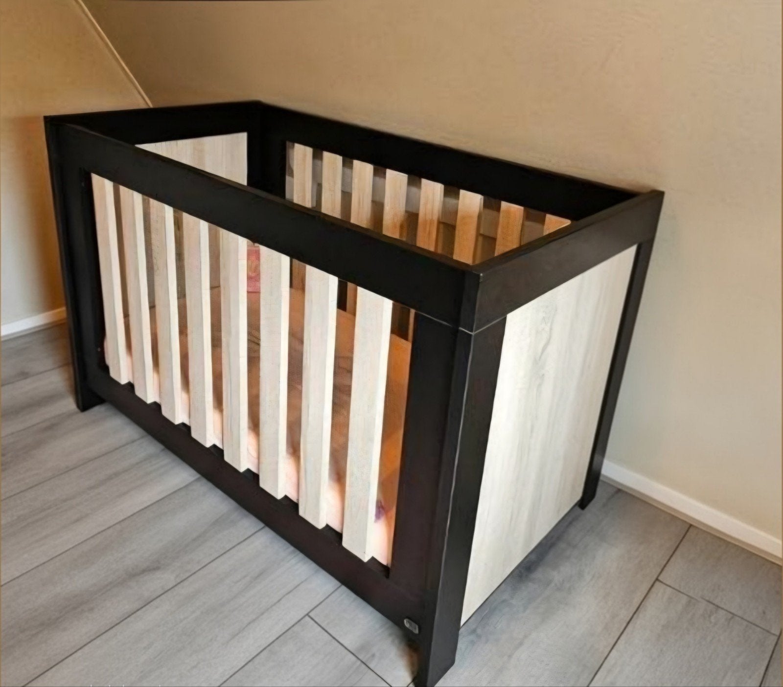 Twf Babybedje met lattenbodem - Zwart/Hout, Ophalen, Zo goed als nieuw