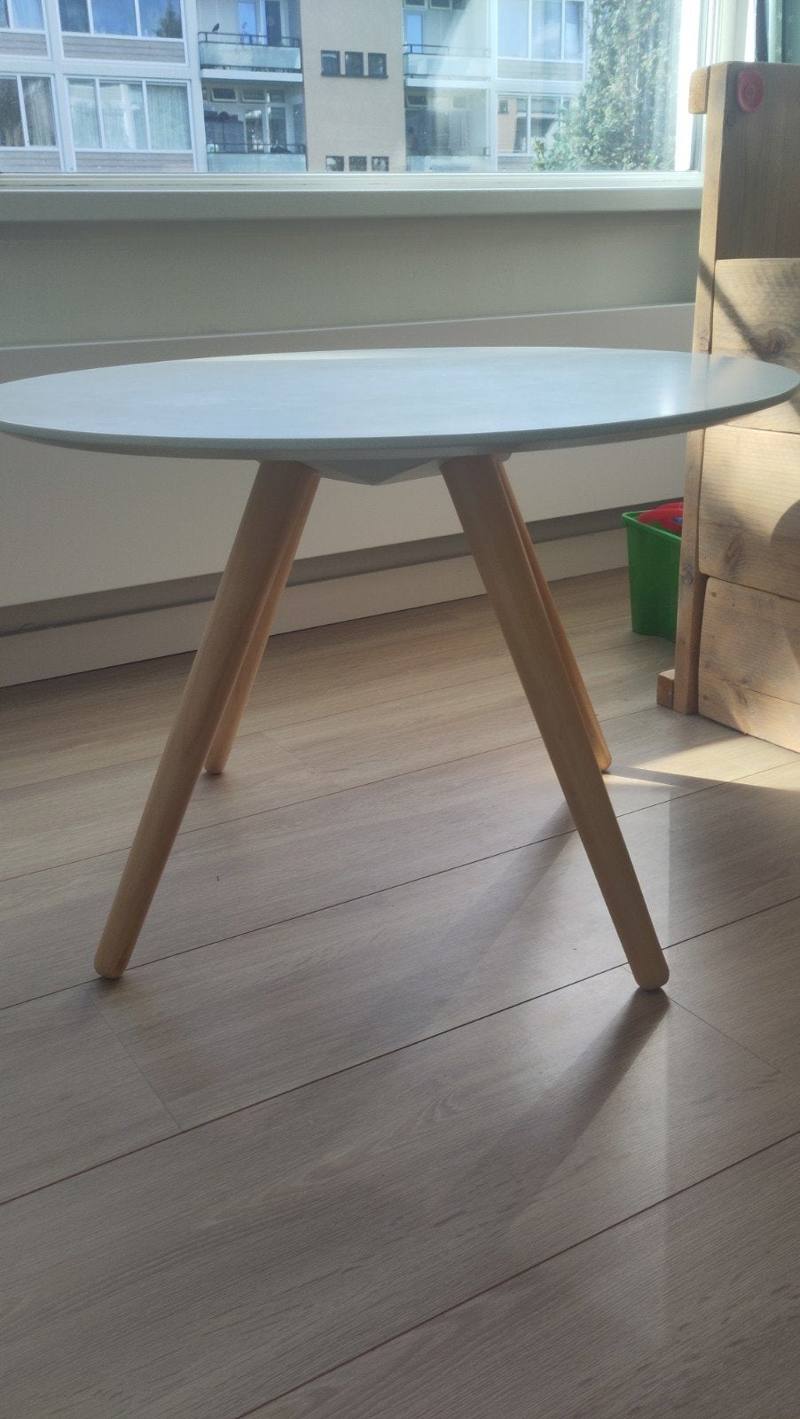 Ronde salontafel Loods 5 - wit met houten poten, Gebruikt, 50 tot 100 cm, Rond, Overige houtsoorten