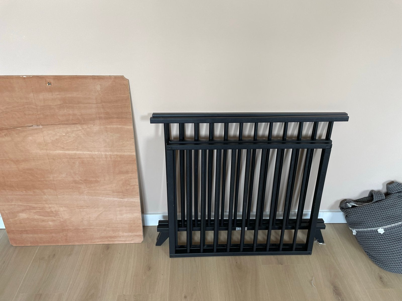 Zwarte Bopita box met boxkleed en optionele houten plaat, Kinderen en Baby's, Ophalen, Gebruikt, Vierkant, Boxkleed