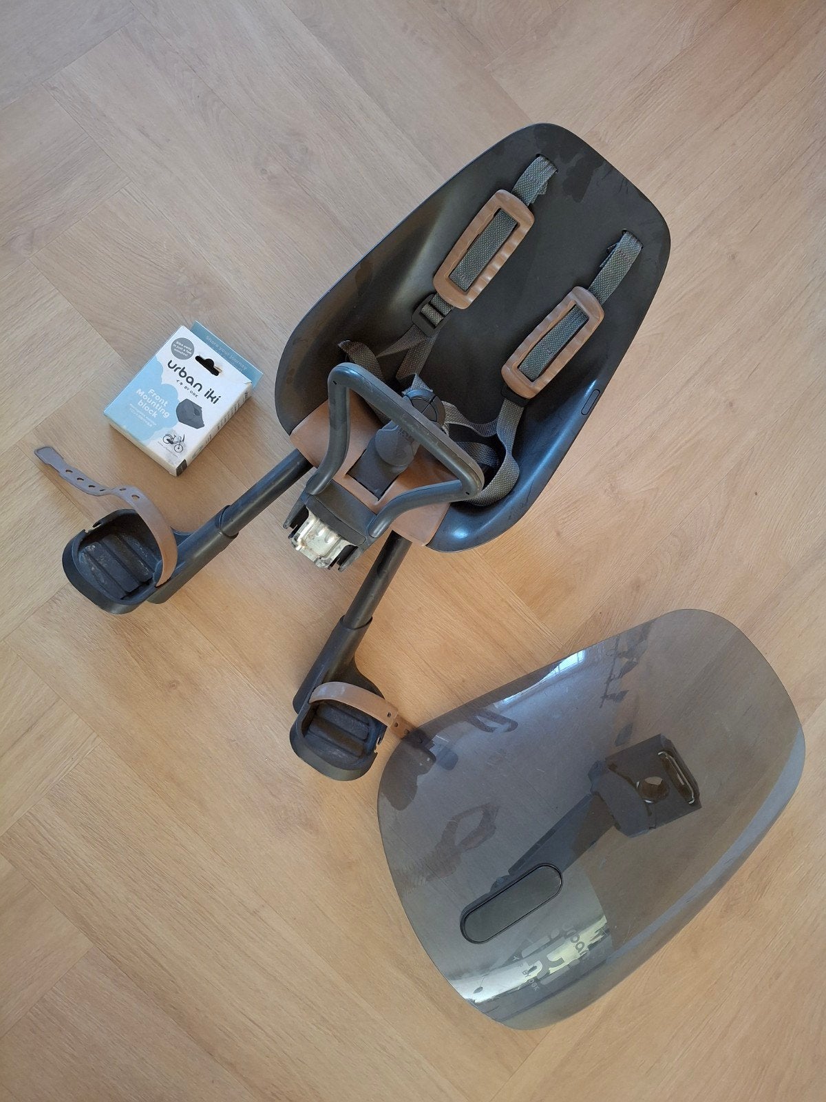 Iki fietsstoeltje voor met windscherm en extra adapter, Ophalen, Gebruikt