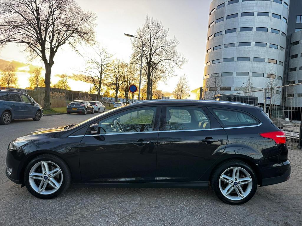Ford Focus Wagon 1.5 EcoBoost Titanium|xenon|camera|navi|hal, Auto's, Ford, Euro 6, 4 cilinders, Leder en Stof, Zwart