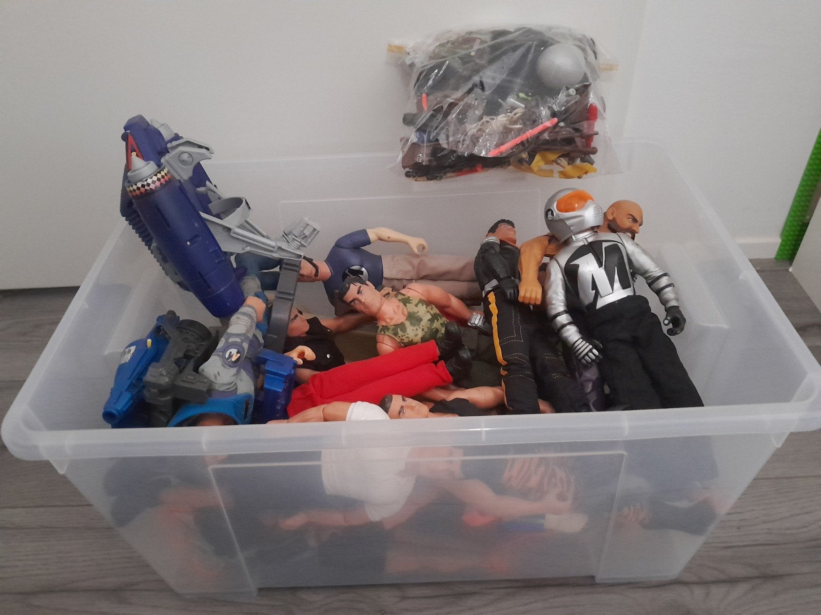 Grote bak vol Vintage Action Man Figuren met accessoires, Ophalen of Verzenden