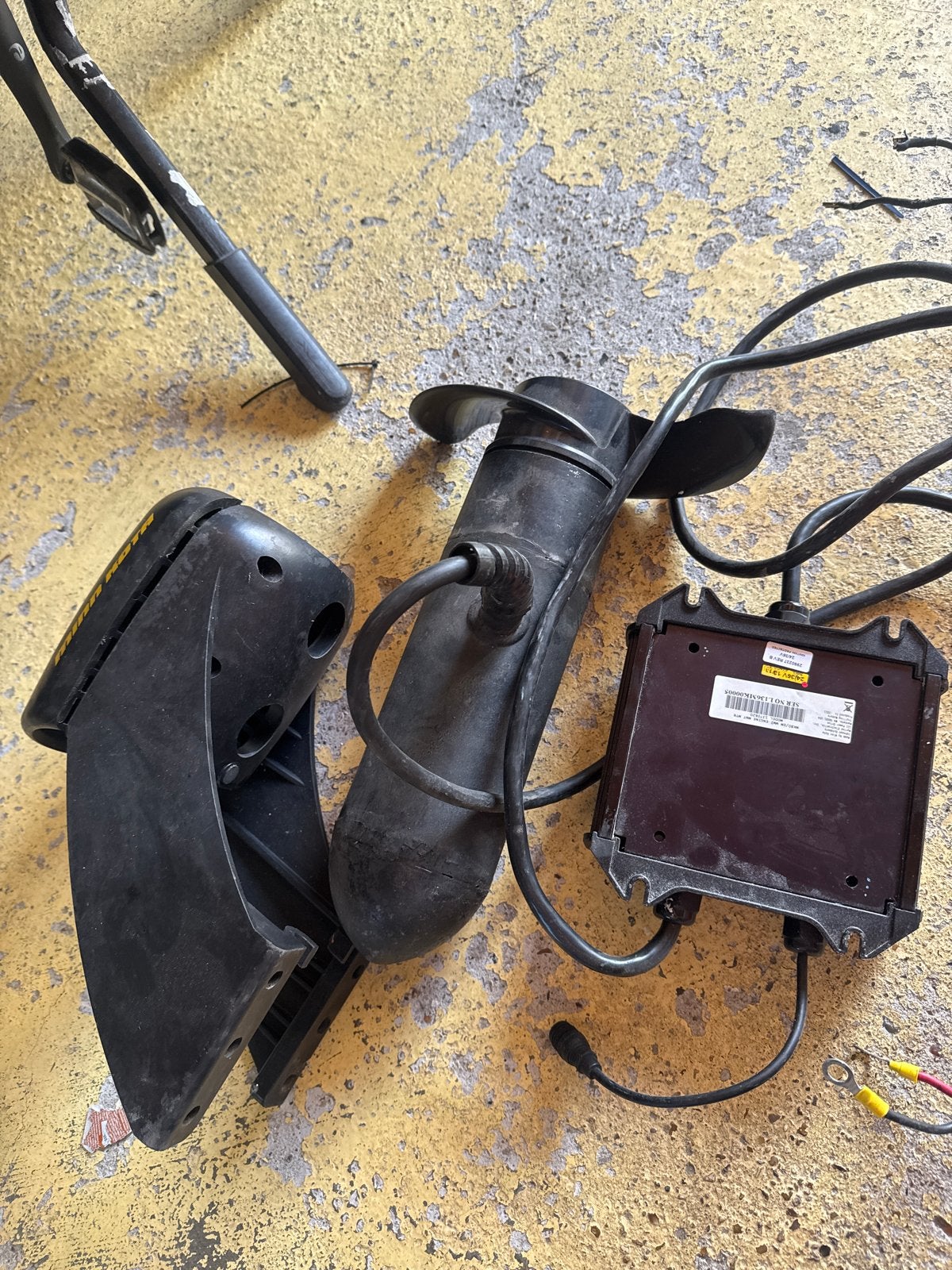 Minn Kota MK80/EM WW2 Trolling Motor en MK 210D Acculader, Ophalen of Verzenden, Gebruikt, Motor en Techniek