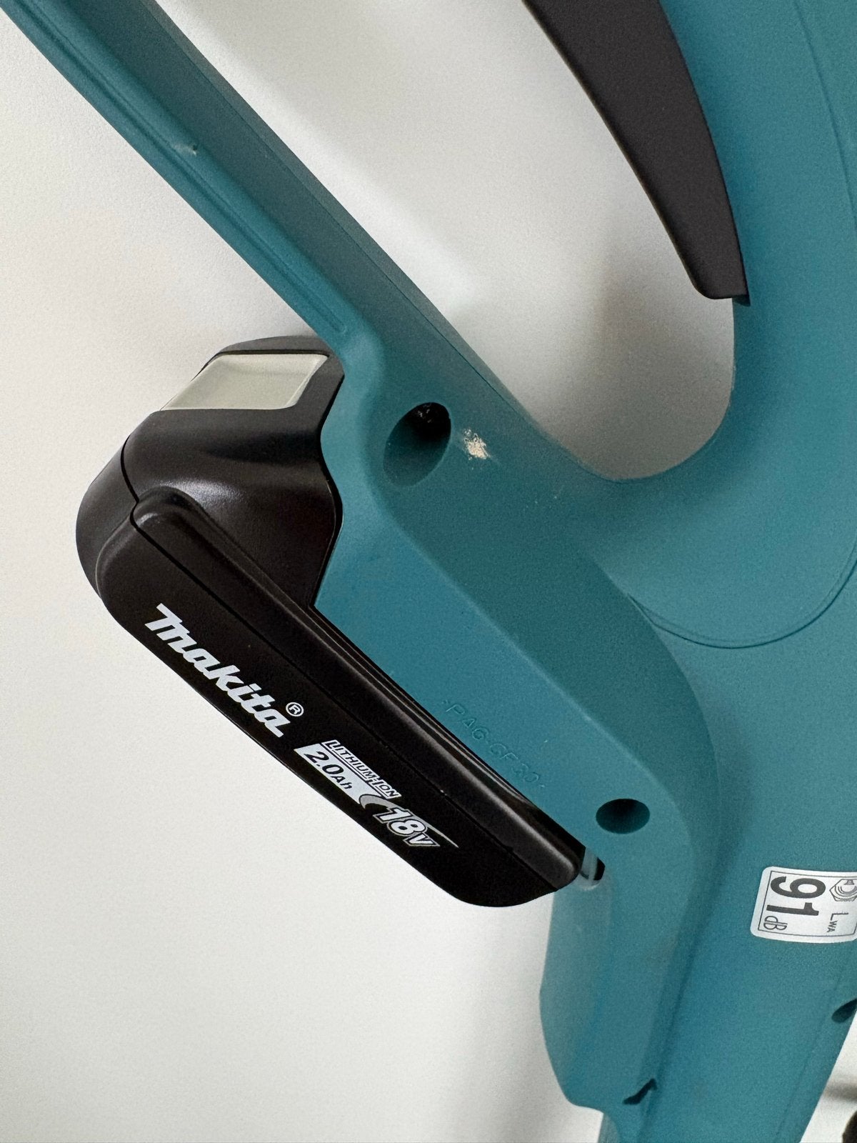 Makita DUR181 Accu Grastrimmer 18V - Zo goed als nieuw, Tuin en Terras, Grastrimmers, Ophalen, Gebruikt, 10 tot 30 cm, Accu