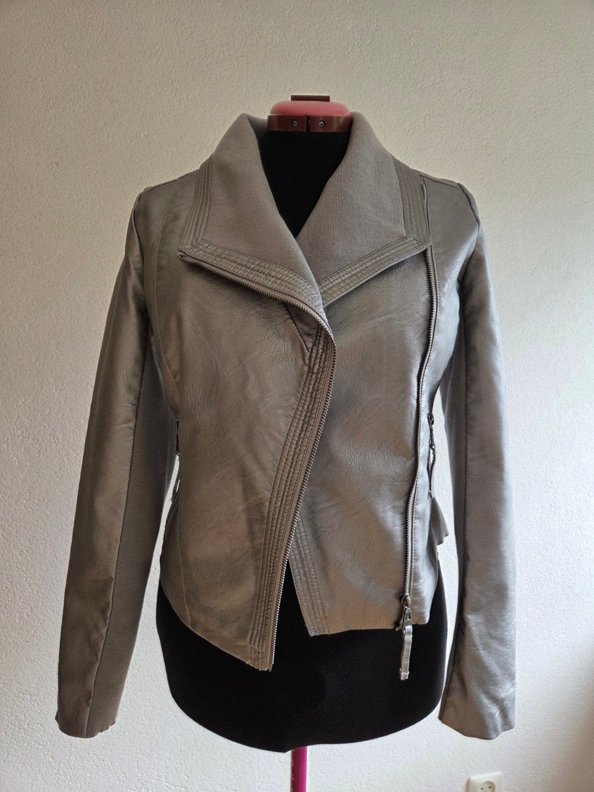 Zilverimitatie leren bikerjack, Maat 38/40 (M), Ophalen of Verzenden, Jasje, Zilver