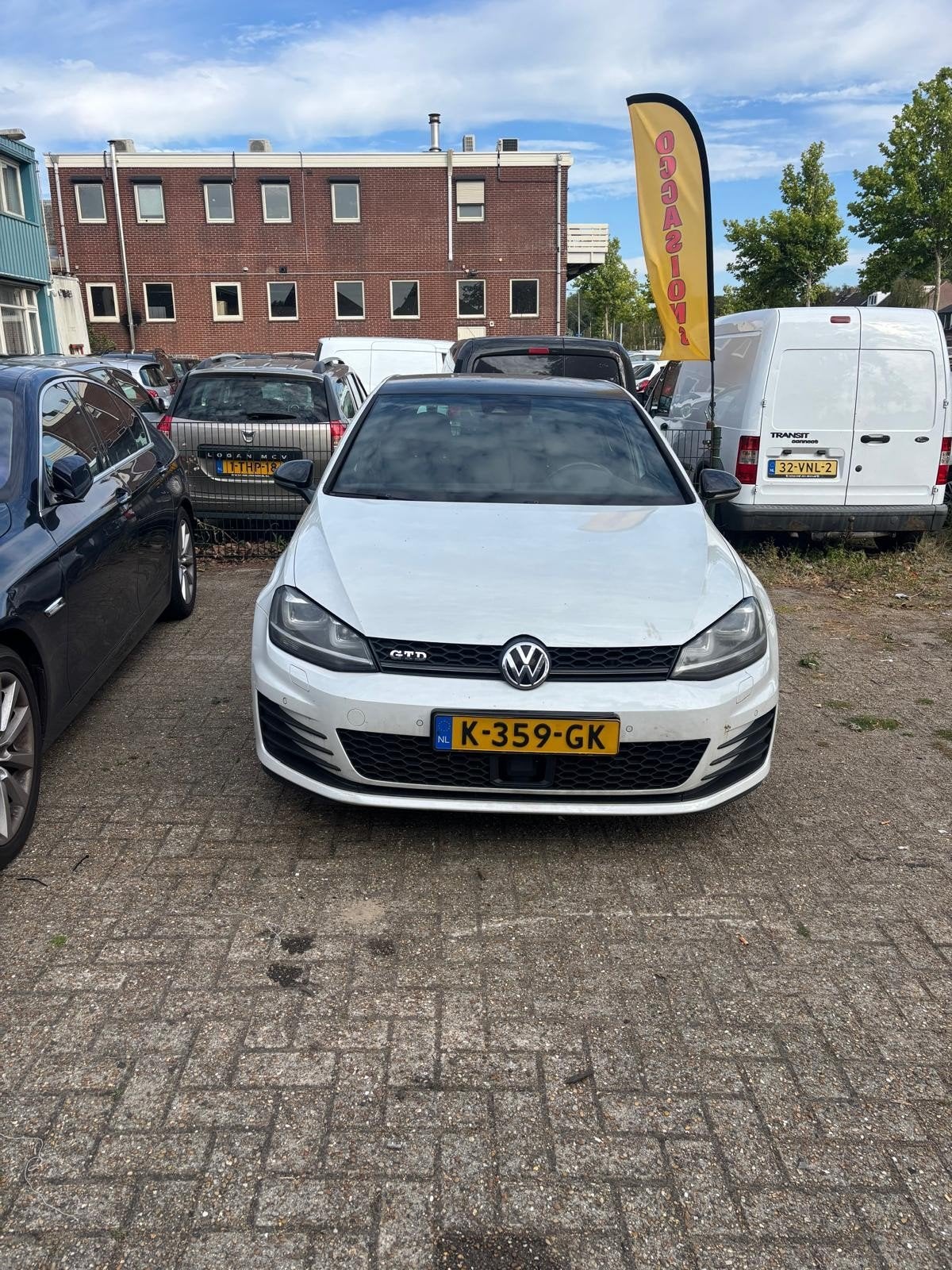 Volkswagen Golf 2.0 TDI 135KW 5D DSG 2014 Wit motor defect, Auto's, Volkswagen, 4 cilinders, Wit, Diesel, 140 €/maand
