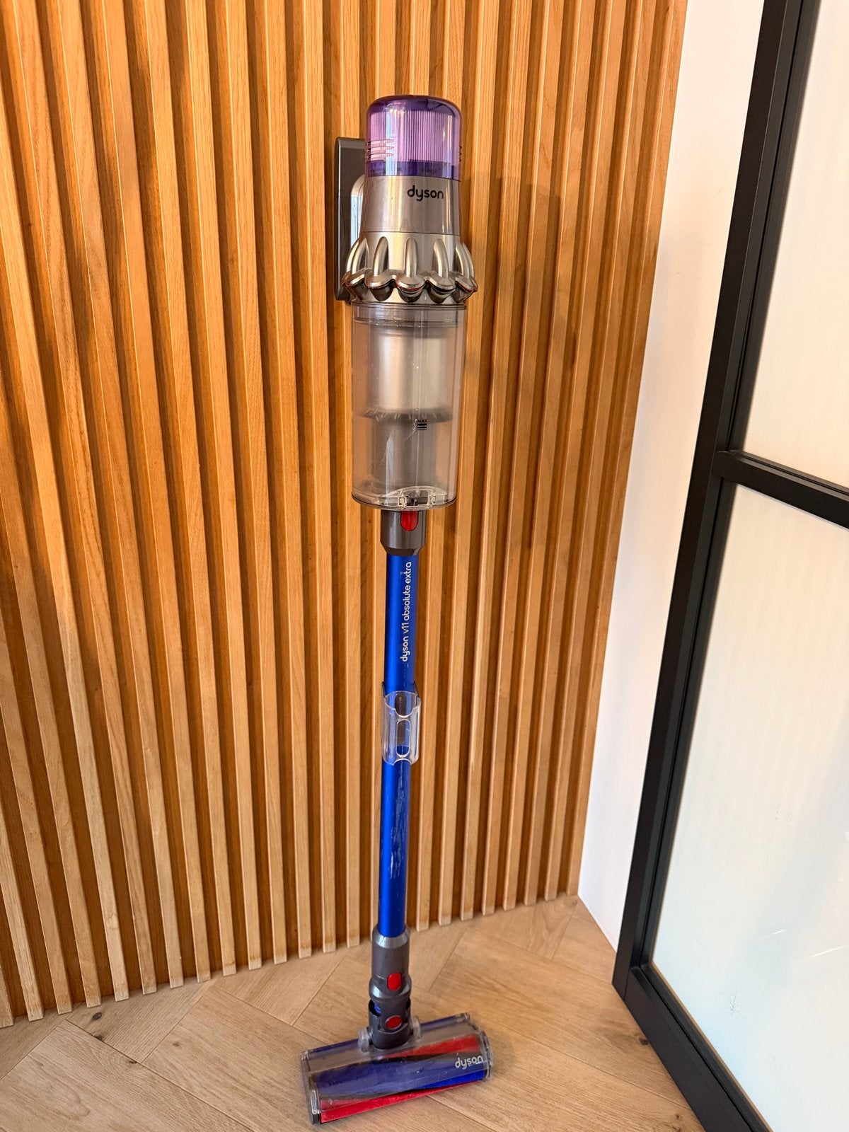 Dyson V11 Absolute Extra incl floordok–defect/voor reparatie, Draadloos, Ophalen of Verzenden, Dyson, Niet werkend