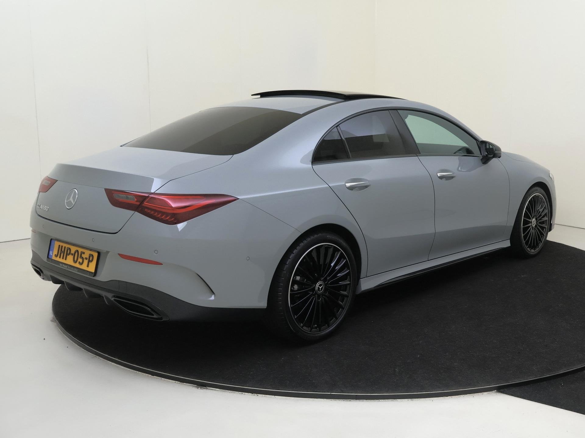 Mercedes-Benz CLA-klasse 180 Business Solution AMG Premium P, Auto's, 136 pk, Gebruikt, 4 cilinders, Origineel Nederlands