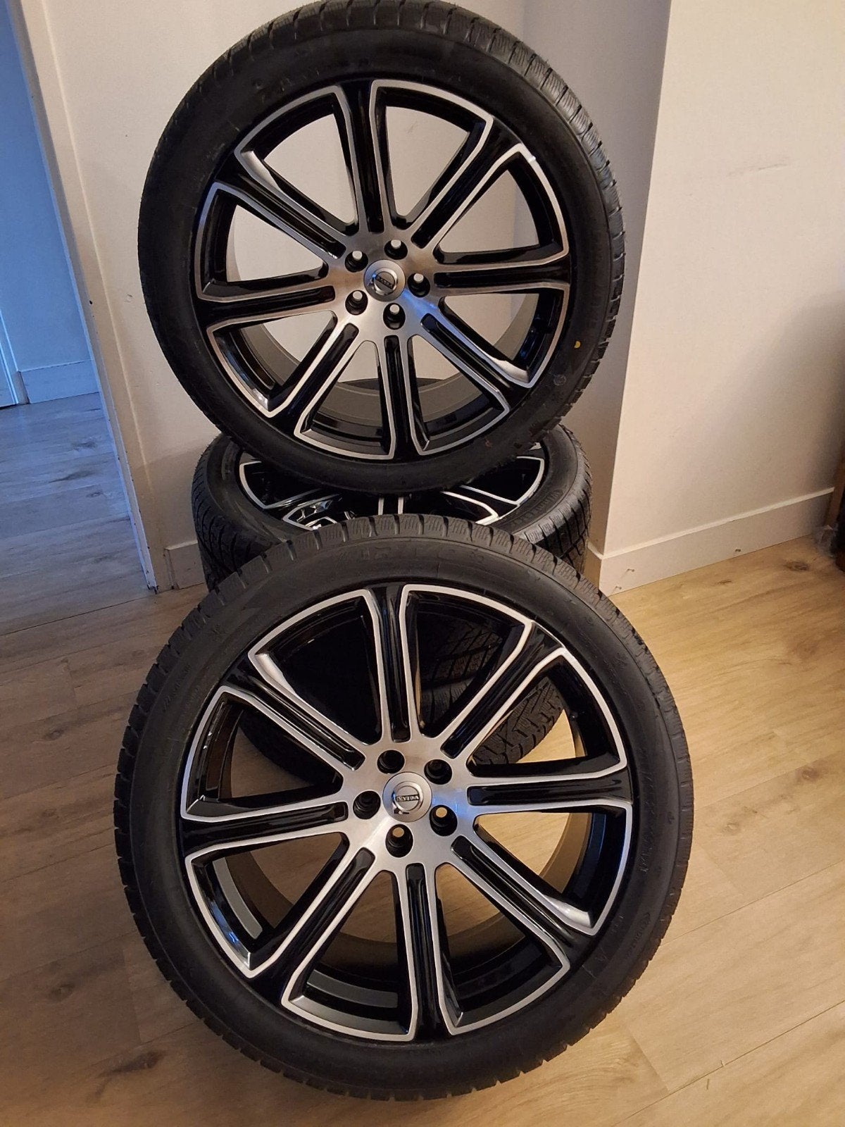 Volvo 21inch INSCRIPTION velgen met winterbanden NIEUWE SET., 275 mm, Banden en Velgen, Nieuw, Personenwagen