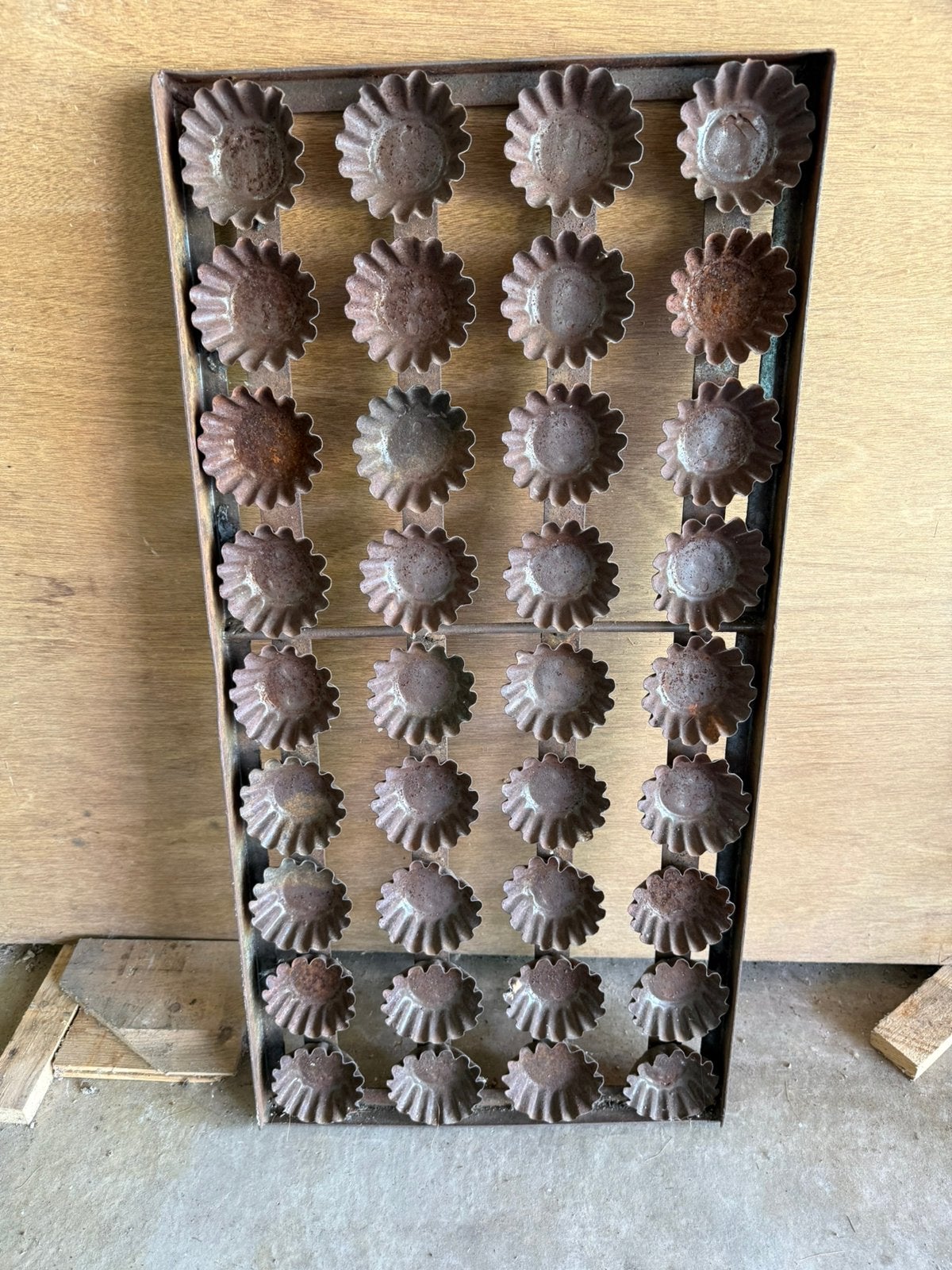 Oude metalen grote bakvorm voor cakejes Frans, Antiek en Kunst, Ophalen