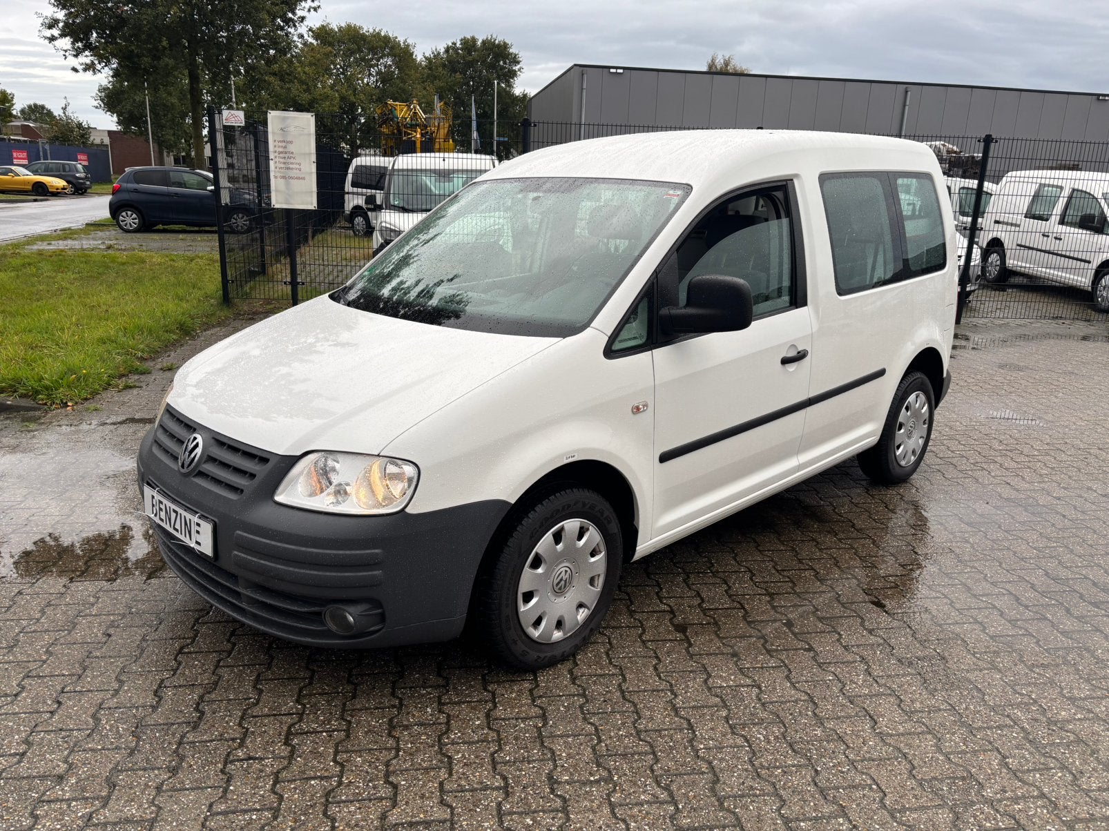 Vw caddy benzine airco 68399 kilometer, Auto's, Wit, Bedrijf, Handgeschakeld, Grijs