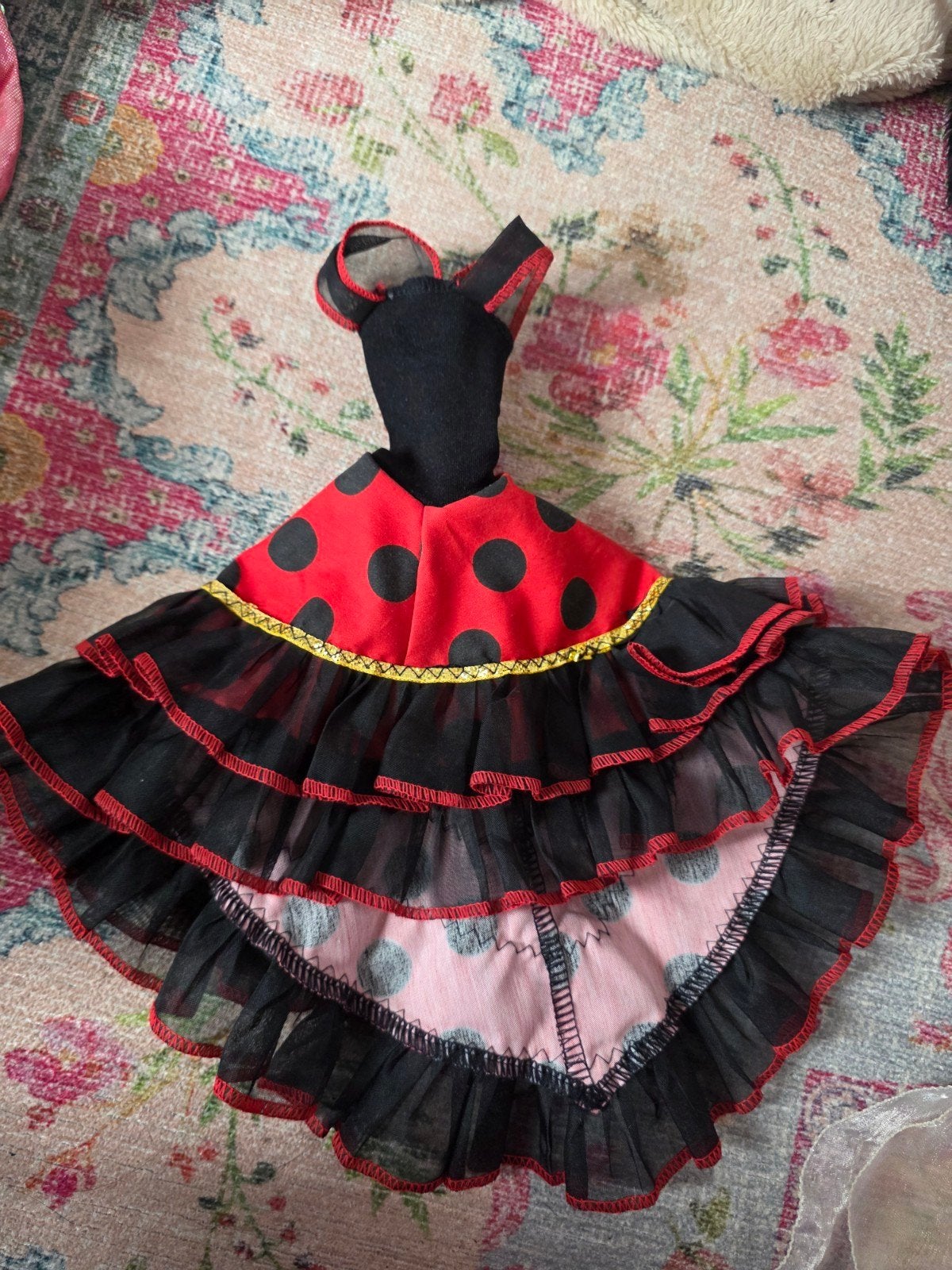 Spaanse Flamenco Jurk voor Barbie - Rood met Zwarte Stippen, Ophalen of Verzenden, Gebruikt, Barbie