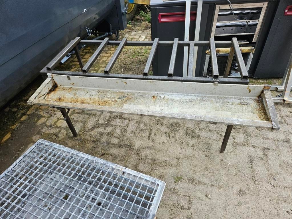 Olievaten rek, Ophalen