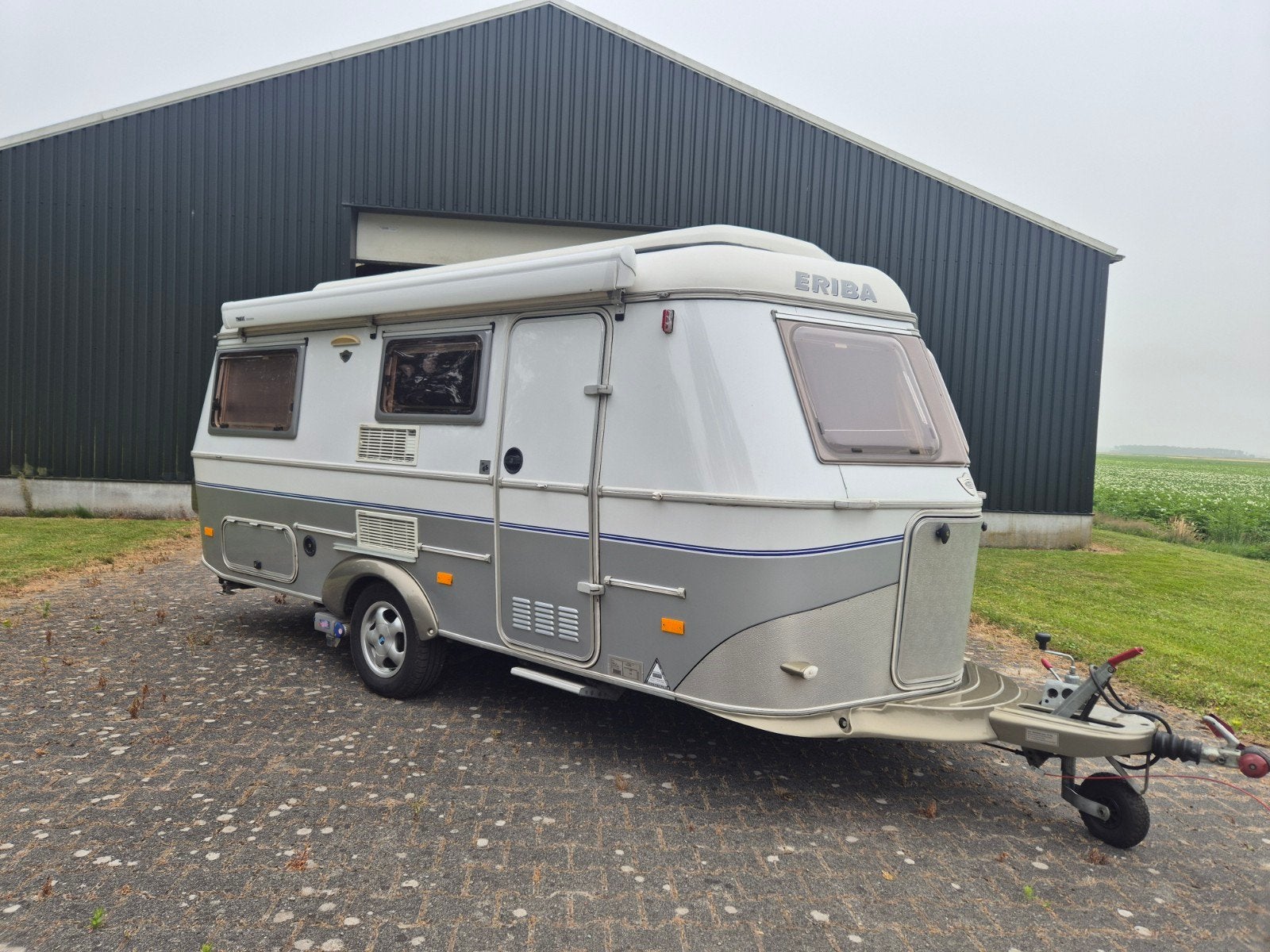 Eriba TrollTouring GT 540 - Compacte en complete caravan, Caravans en Kamperen, Caravans, 2 aparte bedden, Particulier, 4 tot 5 meter