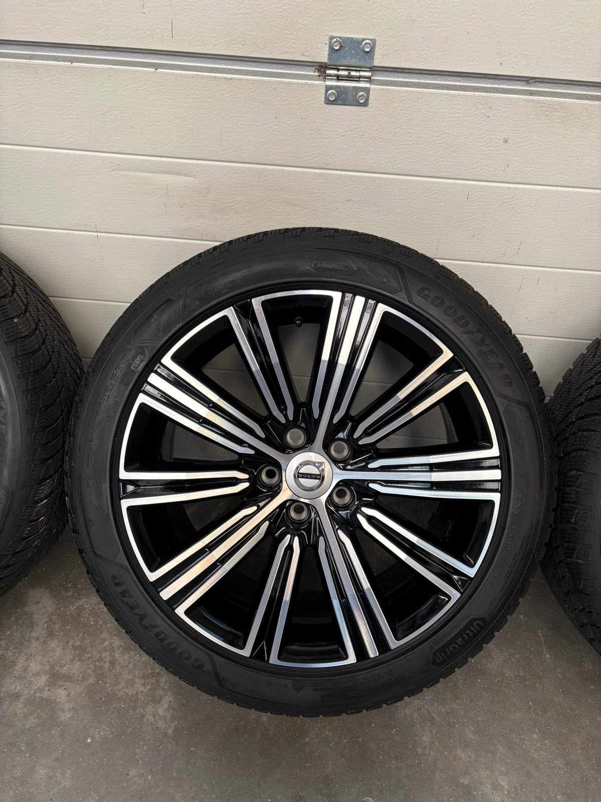 Volvo V60 S60 Inscription 18inch winterset DEMO Goodyear, 18 inch, Gebruikt, Banden en Velgen, Zweden