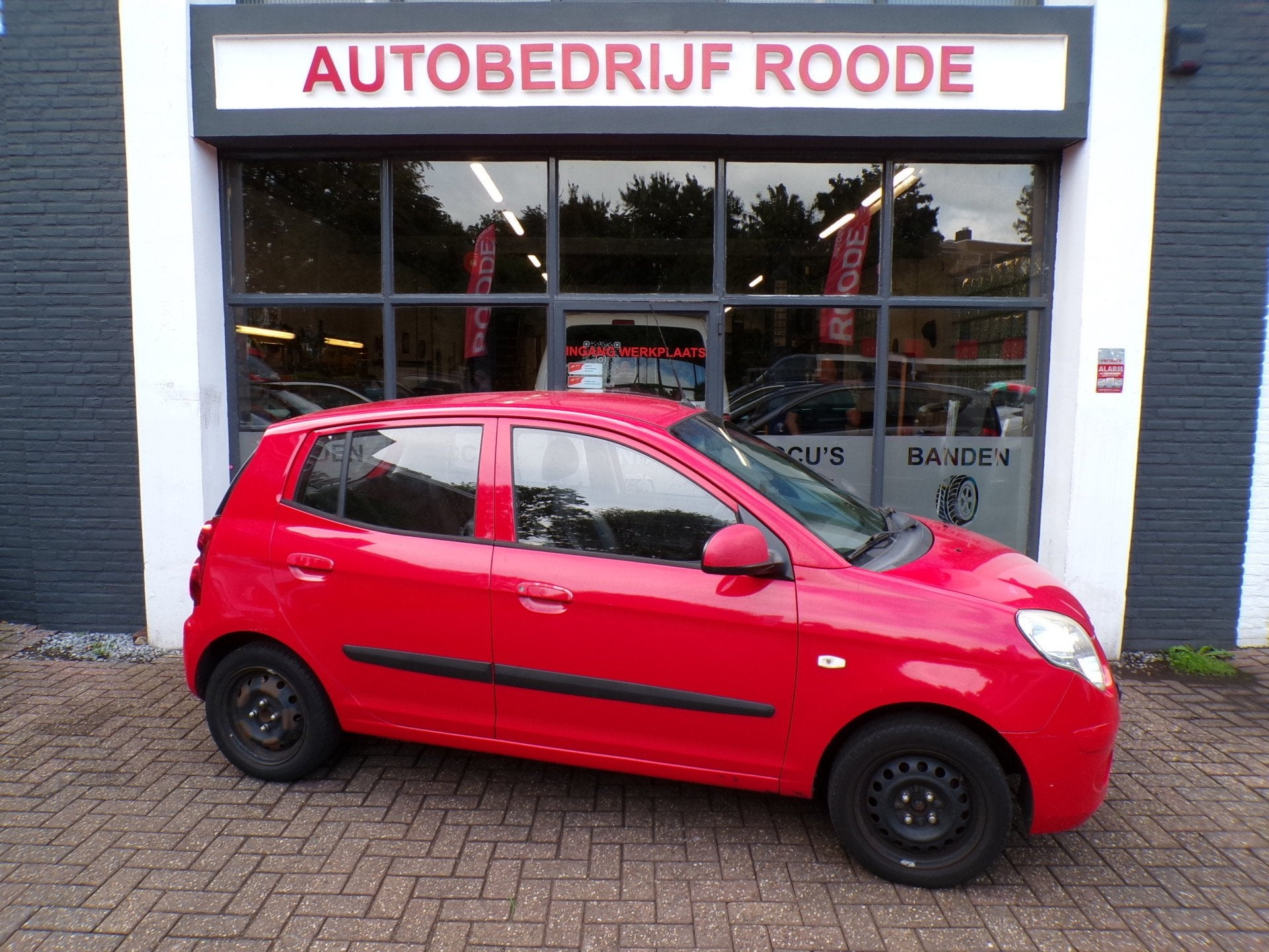 Kia Picanto 1.0 X-pect NIEUWE APK ! (bj 2010), Auto's, Kia, 4 cilinders, 400 kg, Origineel Nederlands, Bedrijf