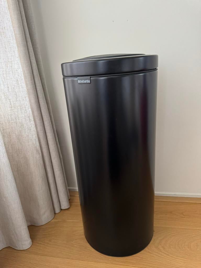 Brabantia Touch Bin Flat Top prullenbak 30L zwart, Ophalen, Gebruikt, 50 tot 75 cm, 20 tot 30 liter