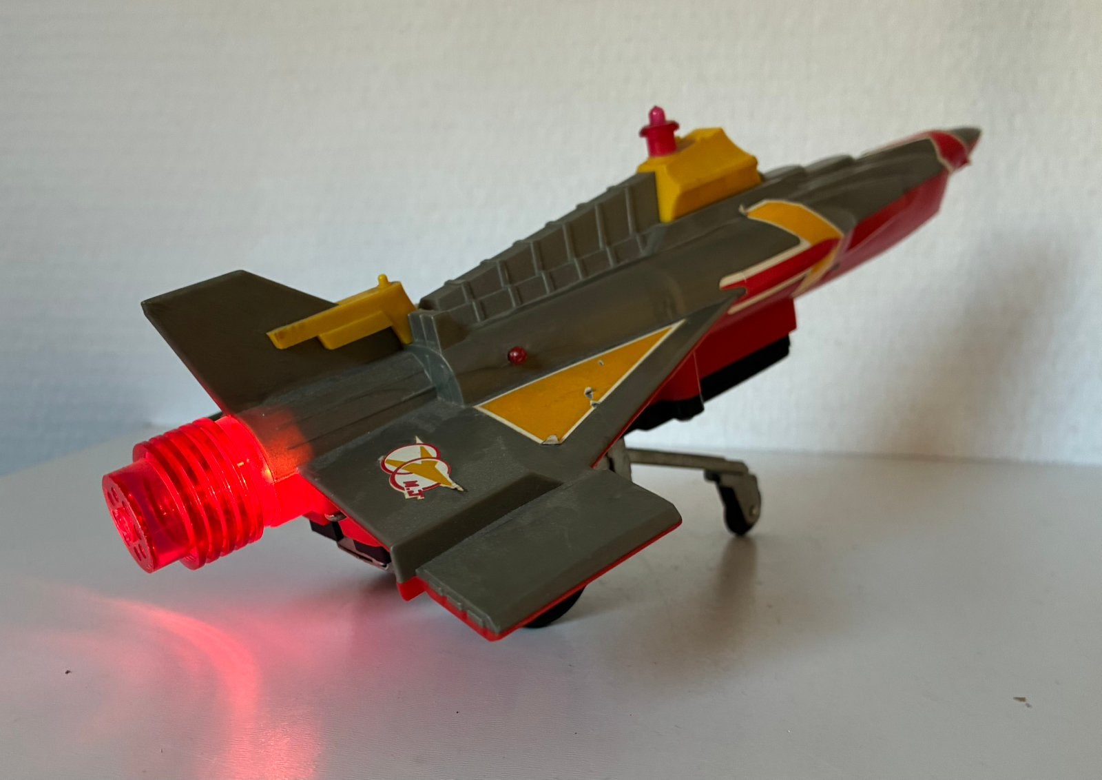 Straaljager japan ? Met verlichting jaren ‘60 ?, Hobby en Vrije tijd, Ophalen of Verzenden, Zo goed als nieuw, 1:72 tot 1:144
