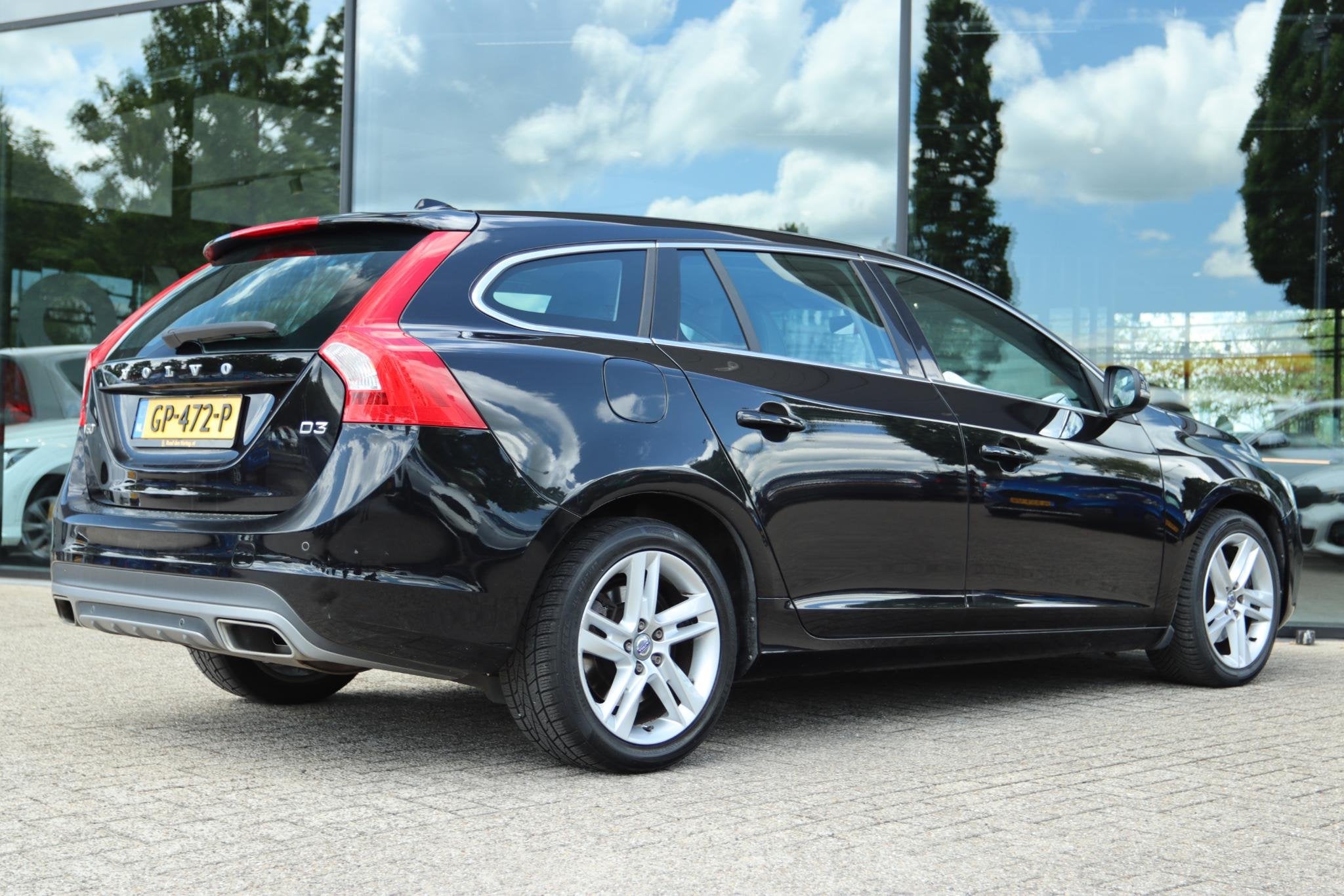 VOLVO V60 2.0 D3 SUMMUM BUSINESS AUT. | LEDER | NAVI | STAND, Gebruikt, Euro 6, Zwart, Diesel