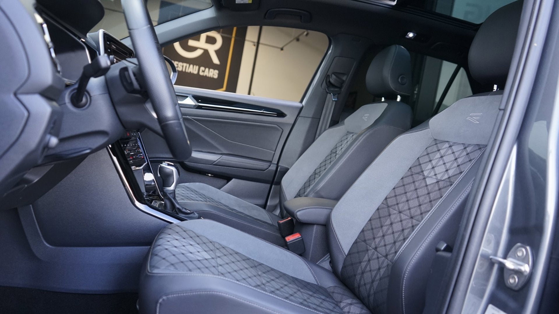 Volkswagen T-Roc R-Line 1.5 TSI BLACK STYLE-AUTOMAAT-ACC-CAM, Auto's, Volkswagen, Zwart, 4 cilinders, 150 pk, Bedrijf