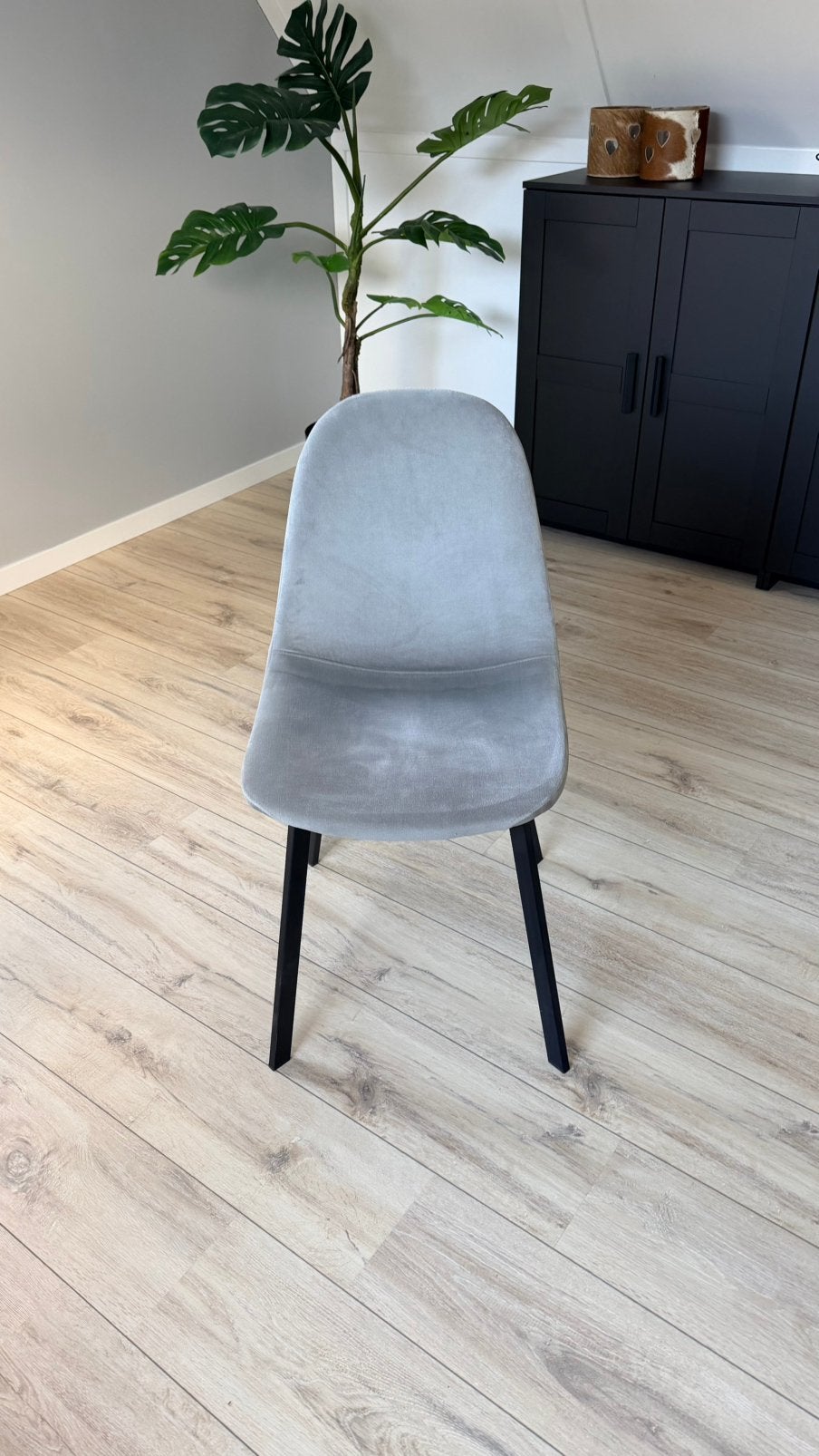 Grijze stoel met velours bekleding, Ophalen of Verzenden, Zo goed als nieuw, Grijs, Eén