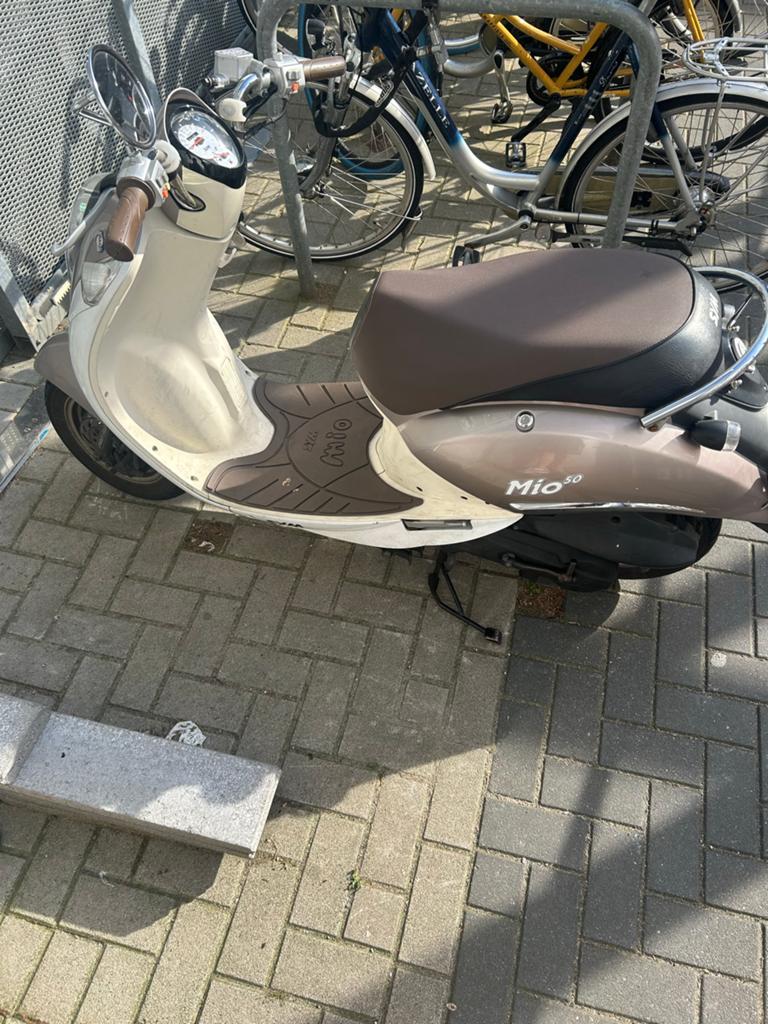 Sym Mio Scooter - Achterrem kapot, achterband lek