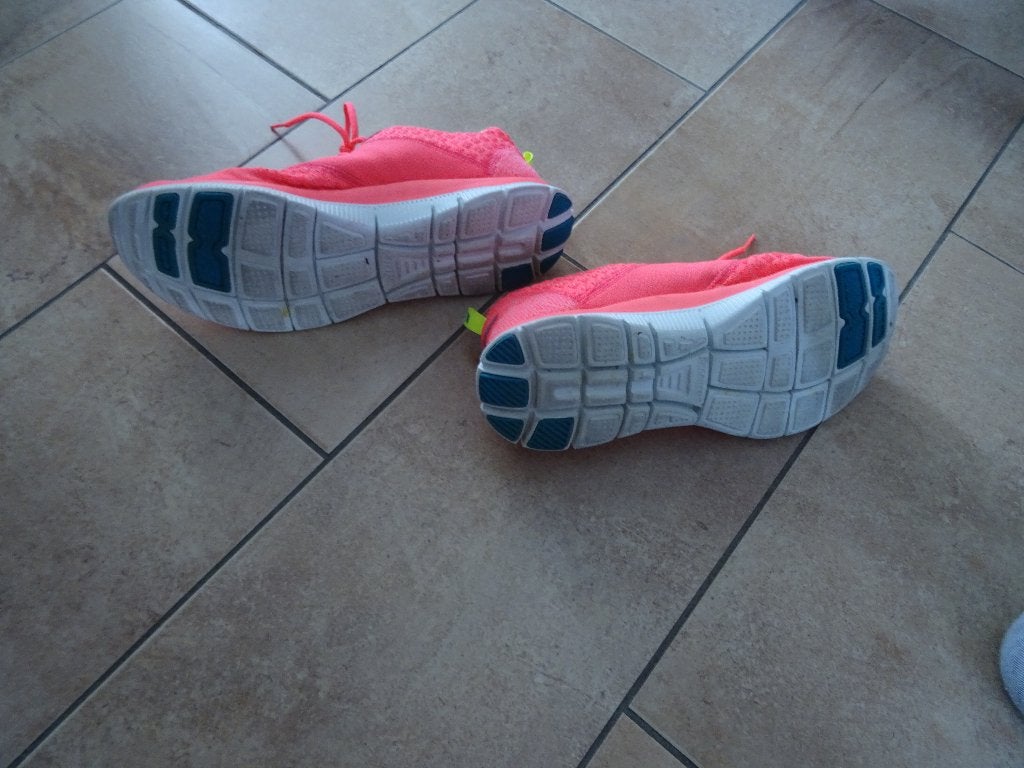 dames roze schoenen  maat 40 gratis, Ophalen, Roze, Sneakers of Gympen, Zo goed als nieuw