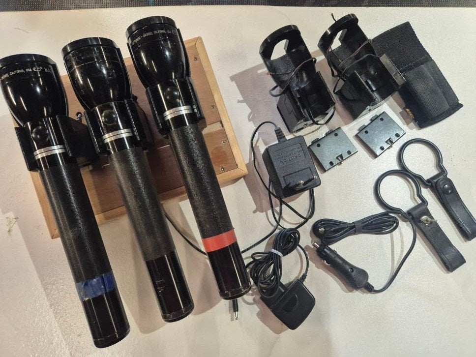 Set van 3 Maglite oplaadbare staaflampen met accessoires, Ophalen of Verzenden, Gebruikt