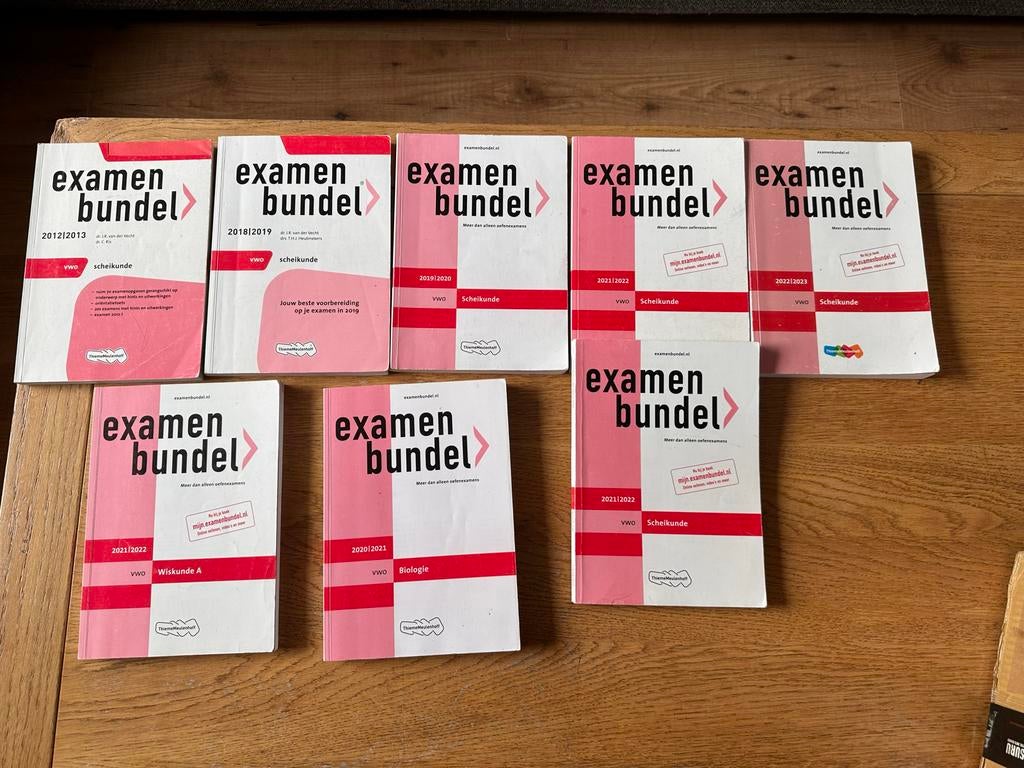 Examenbundels scheikunde, wiskunde en biologie, Ophalen of Verzenden, Gelezen, VWO, Scheikunde