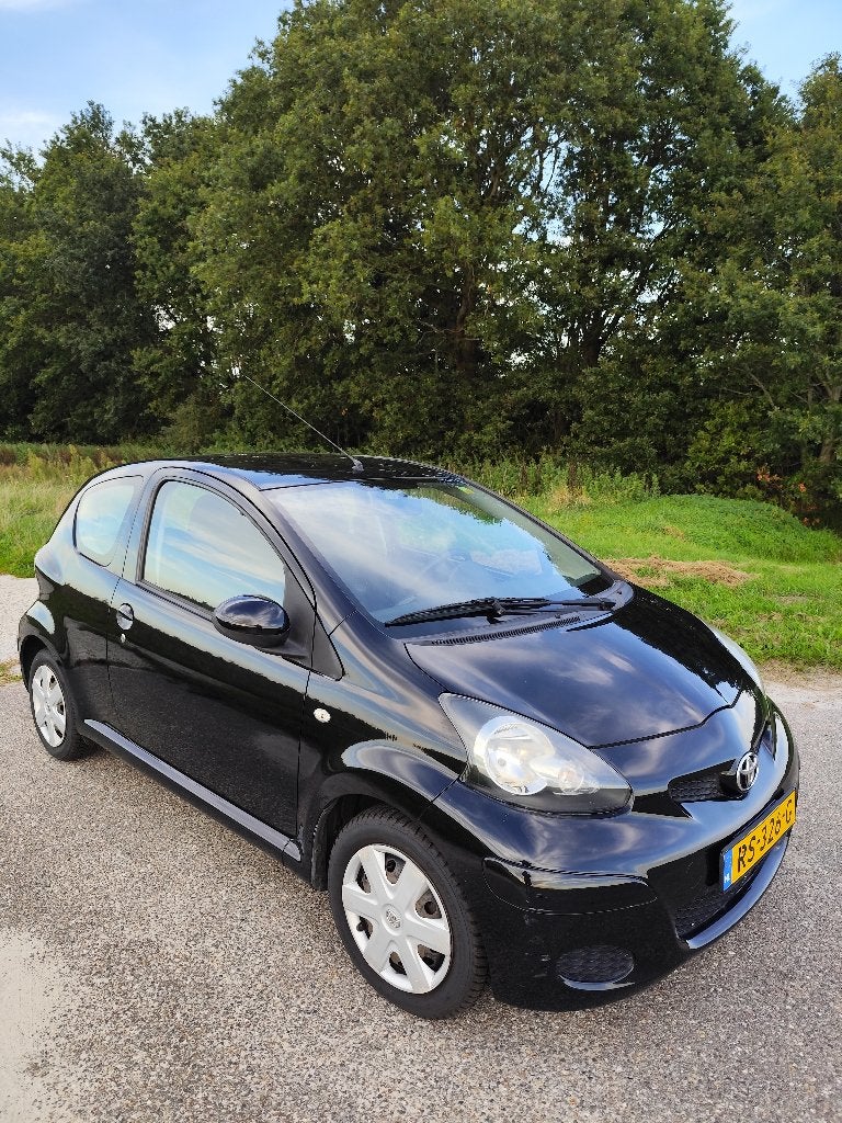 Toyota Aygo 1.0 12V Vvt-i 3DRS MMT 2010 Zwart, Voorwielaandrijving, Dealer onderhouden, 4 stoelen, Handgeschakeld